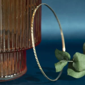 Discount Gouden bewerkte rinkelarmband 14 krt Bangles