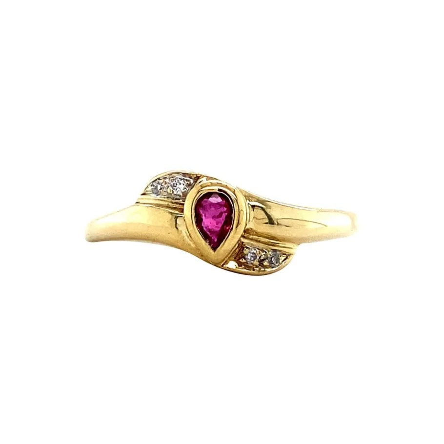 gouden_ring_met_robijn_en_0-1.webp Outlet Gouden ring met robijn en diamant 14 krt Diamanten Ringen | Ringen Met Edelsteen