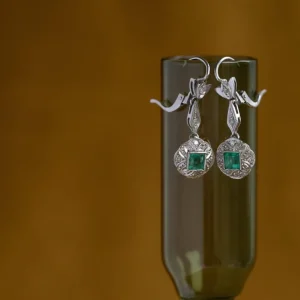 Clearance Witgouden oorhangers met diamant en smaragd 14 krt Oorbellen Met Edelsteen